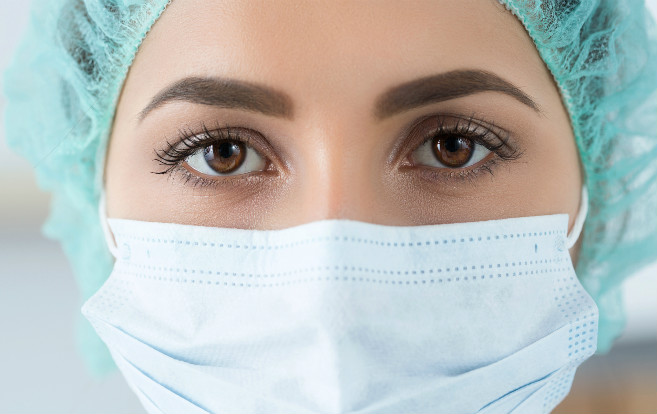 closeup_eyes_surgical_mask_over_mouth