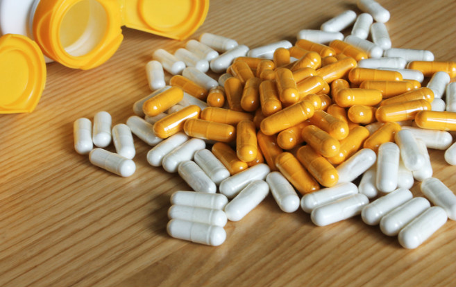 pills_medication_antibiotics_pain_vitamins